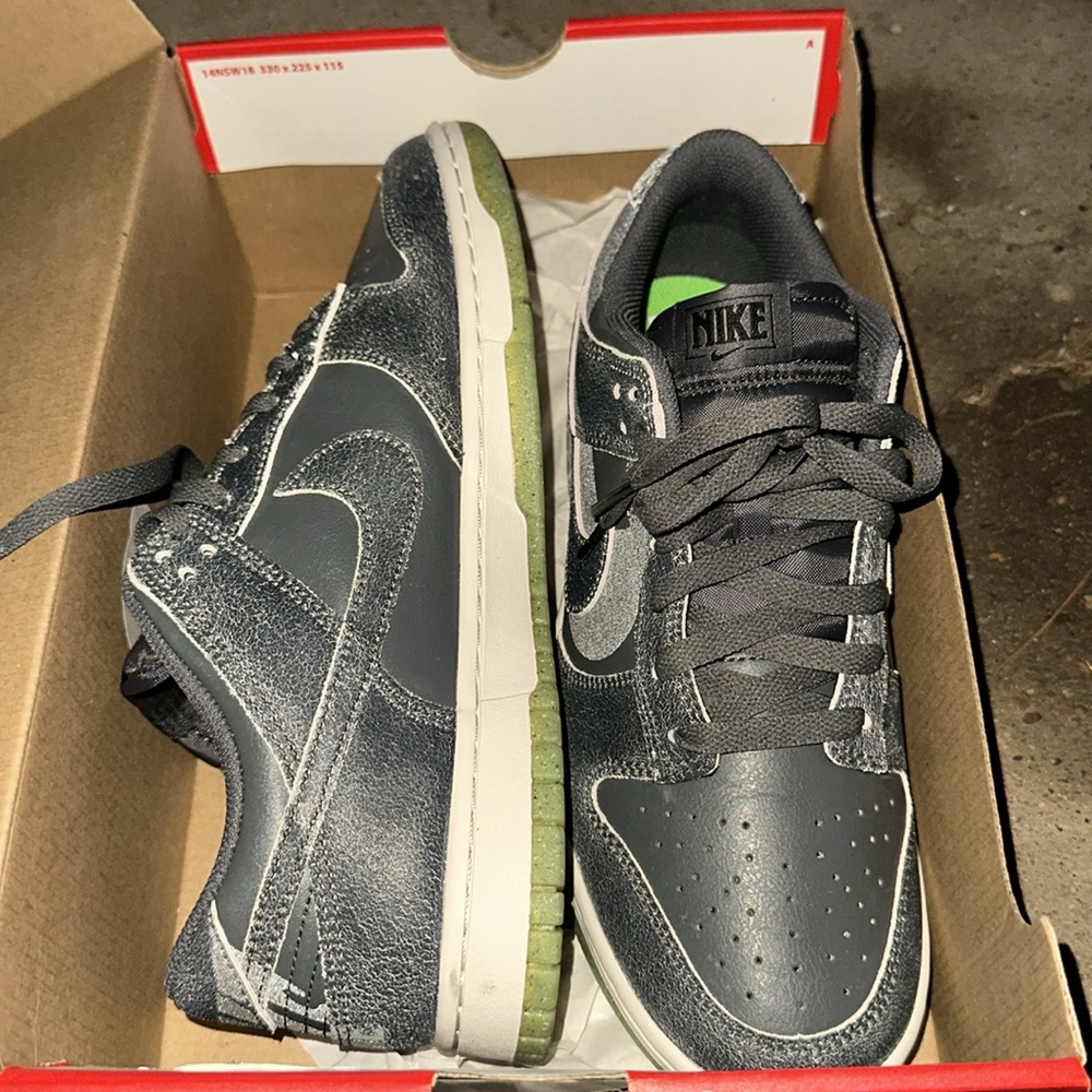 Shoes - Picture 5 of 6